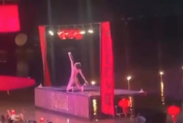 Koh Phangan: She Opens a Beer Bottle with Her Vagina – French Restaurant Accused of Obscene Performance on Public Beach