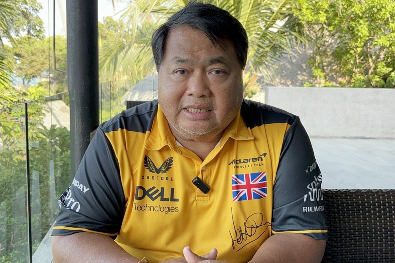 Séni Phuvasehtaworn, exploitant d'un hôtel sur "Coral Cove"