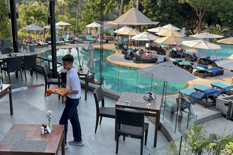 Séni Phuvasehtaworn, hotel operator on Koh Samui