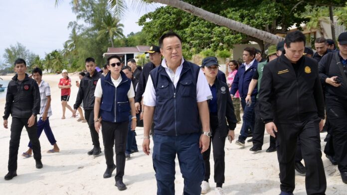Koh Phangan: On an island beach, Anutin Charnvirakul vows to end illegal occupation of public land