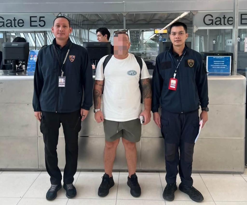 Jacob Ohayon escorted at Bangkok airport