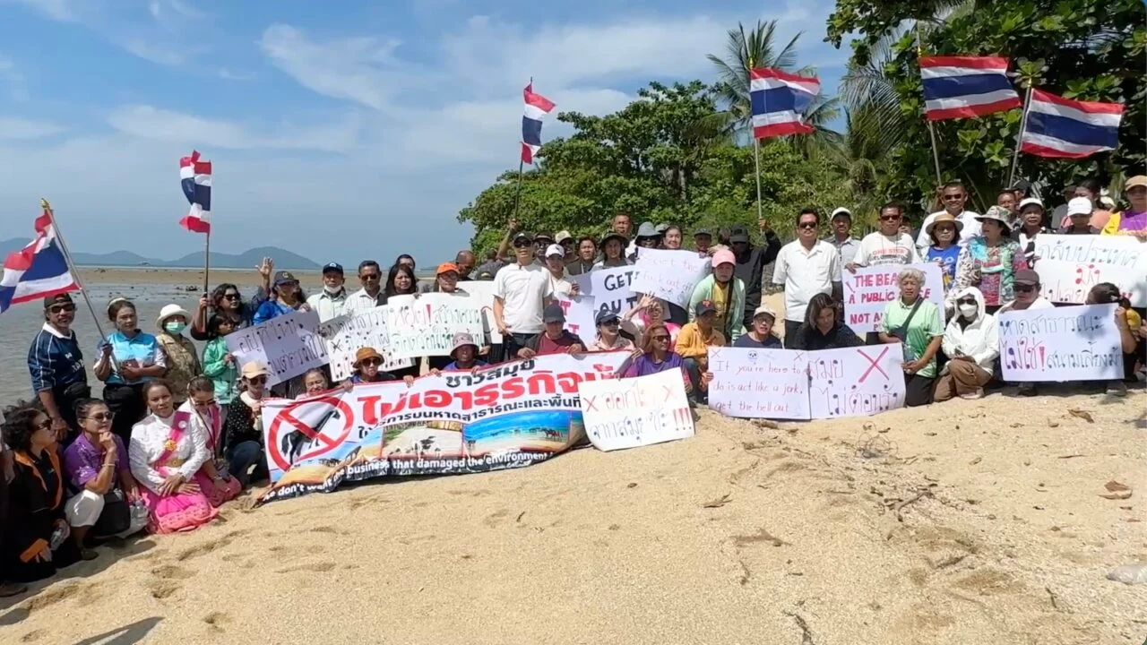 Residents protesting horse breeder on Koh Samui beach