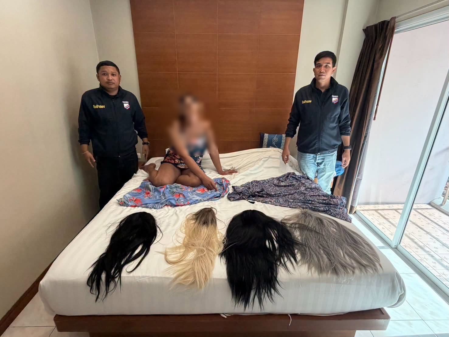 Phuket: Repeat-offending ladyboy arrested in Patong on suspicion of stealing from tourist